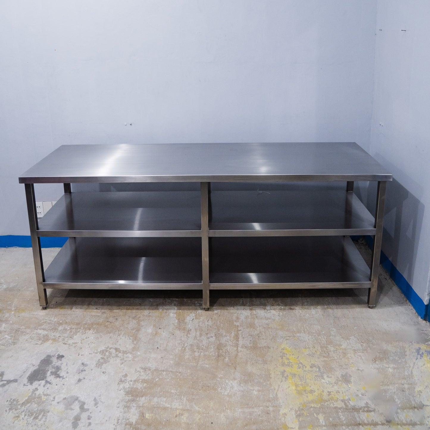 Table with Middle & Bottom Shelf No Backsplash (600 Series)